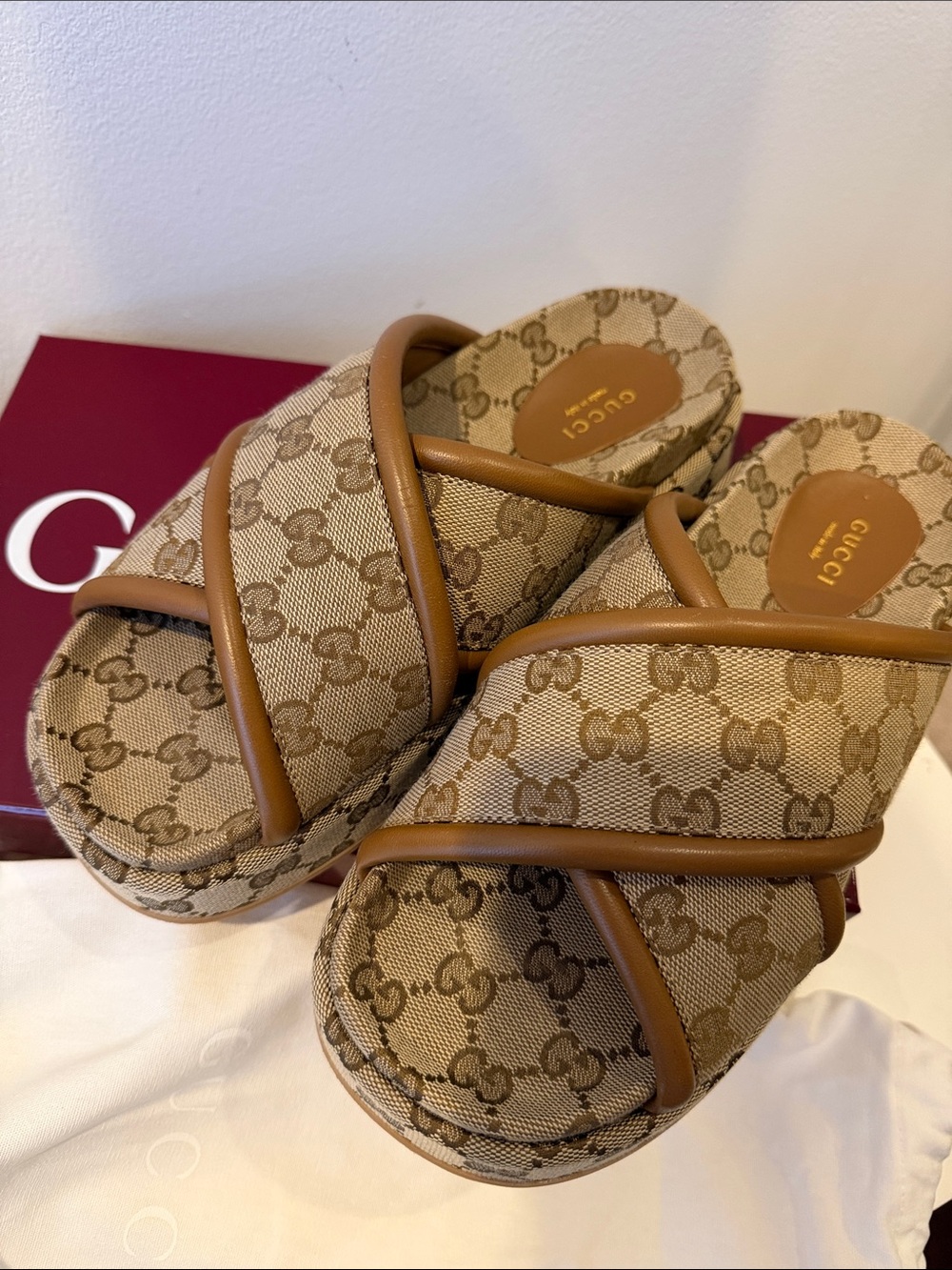 Gucci Beige GG Canvas Crisscross Slide Sandals with Tan Trim Size 38.5